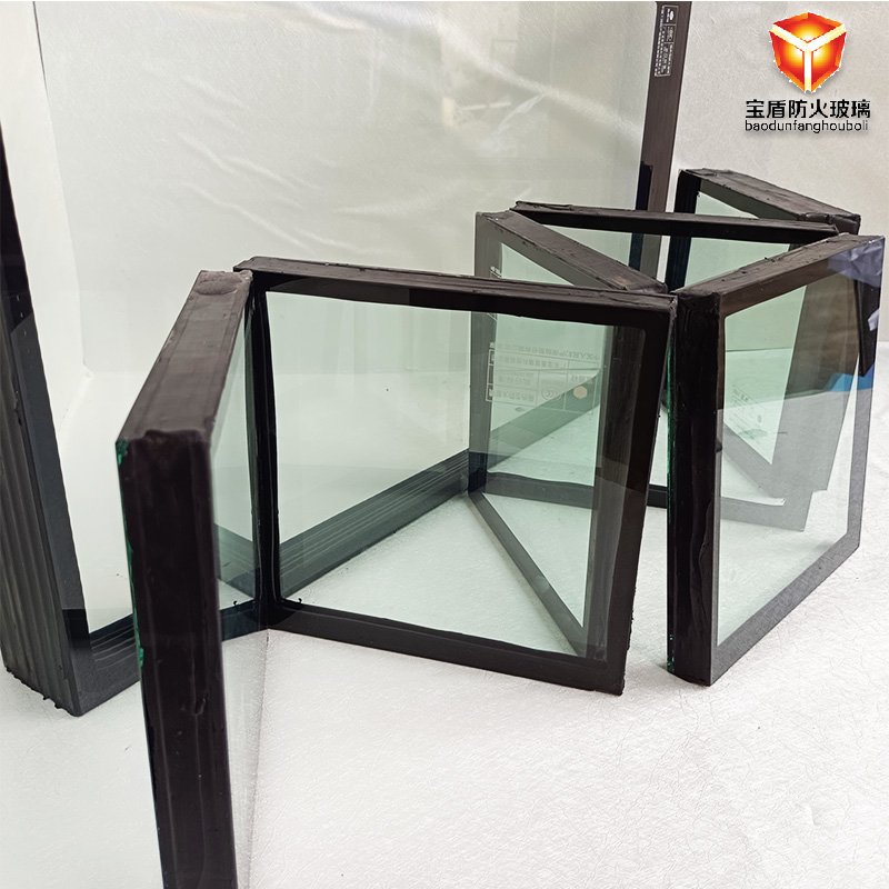 防火玻璃由双层玻璃组成具有一定的隔音效果